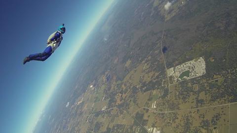 Skydiving 
