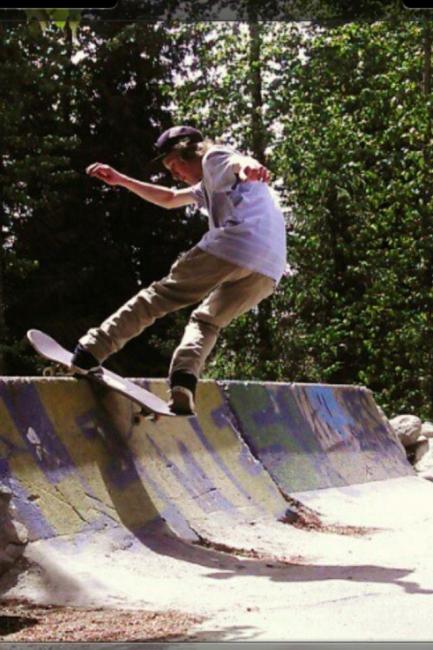Skateboard: Frontside rock